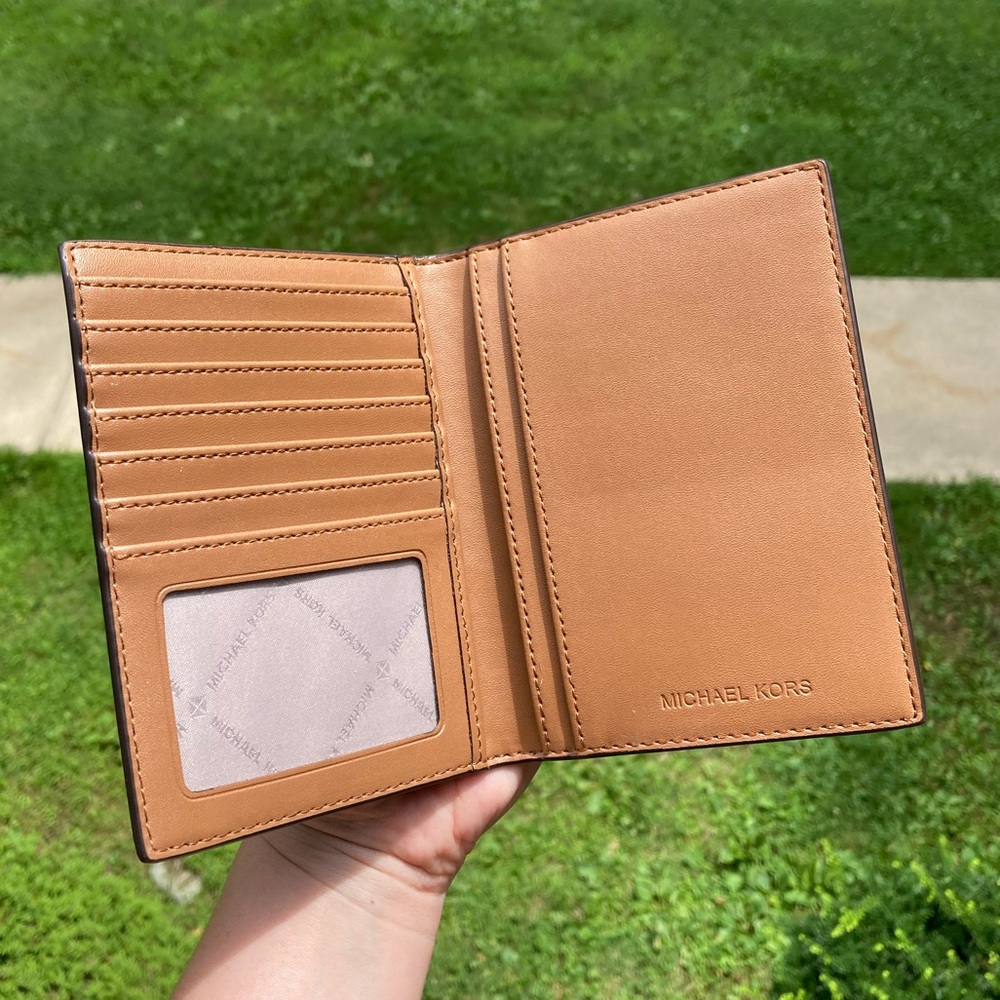 Michael Kors Jet Set Signature MK Logo Brown Passport Cover Card Holder Travel - Picture 3 of 12